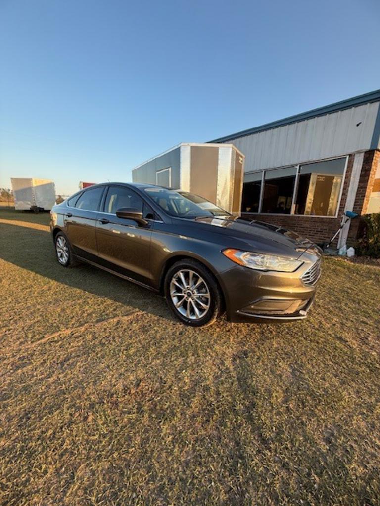 2017 Ford Fusion SE's photo