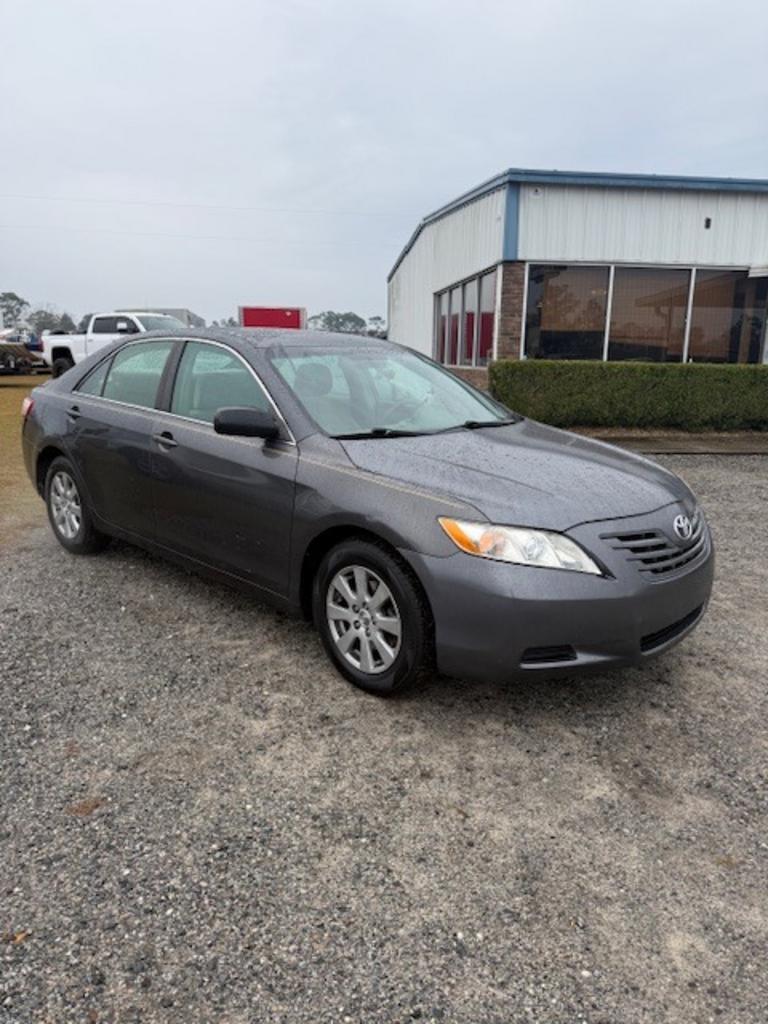 2009 Toyota Camry LE's photo
