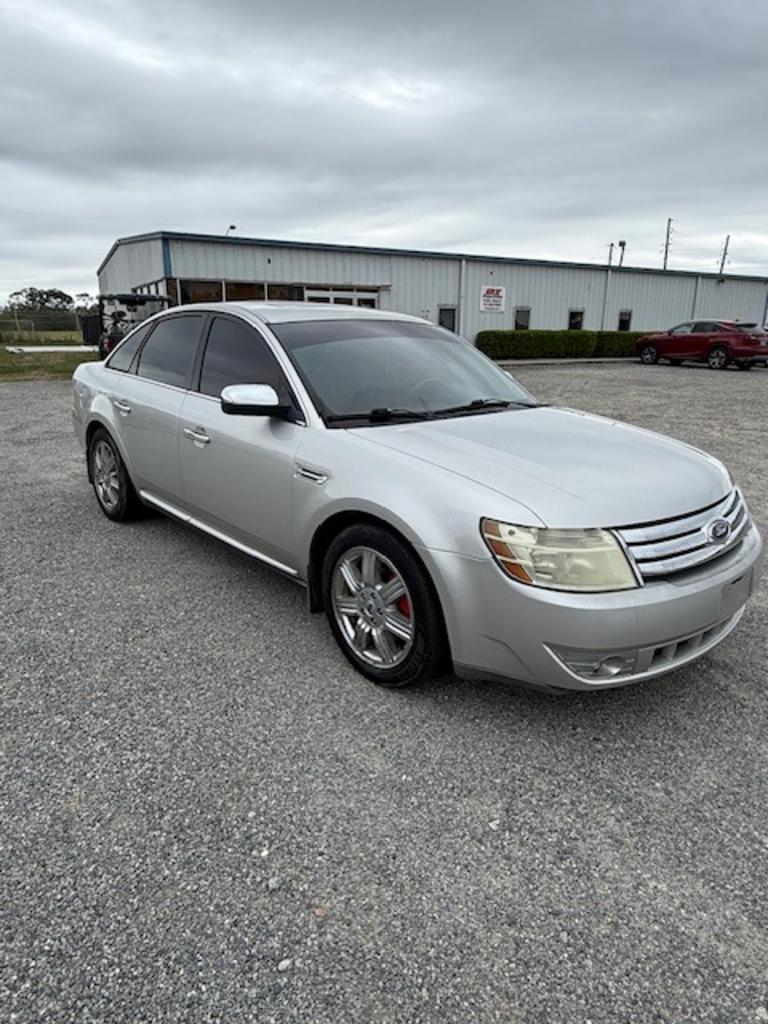 2008 Ford Taurus Limited's photo