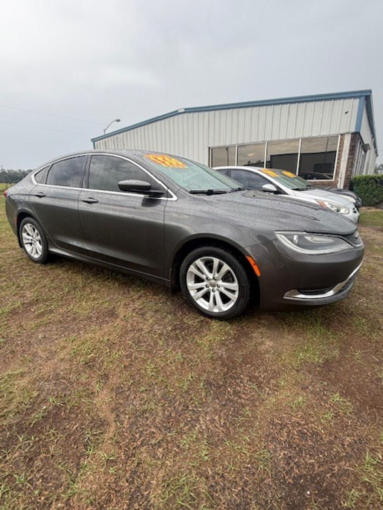 2015 Chrysler 200 Limited's photo